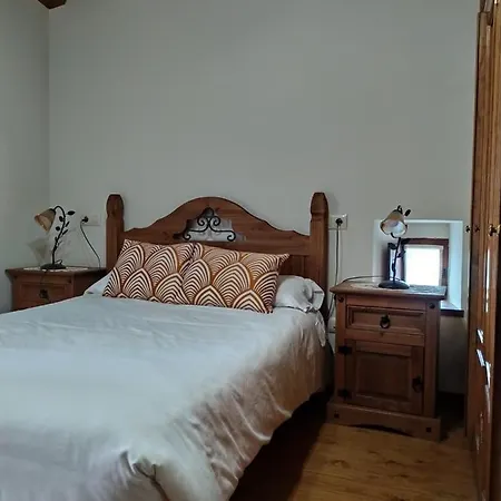 Casa Adela El Tuxu منزل ريفي Perlleces